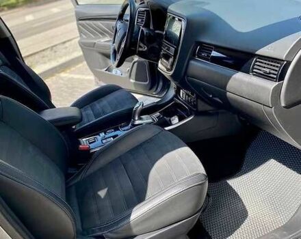 Сірий Міцубісі Аутлендер, об'ємом двигуна 2 л та пробігом 81 тис. км за 21000 $, фото 3 на Automoto.ua