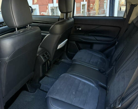 Серый Мицубиси Аутлендер, объемом двигателя 2 л и пробегом 140 тыс. км за 19700 $, фото 6 на Automoto.ua