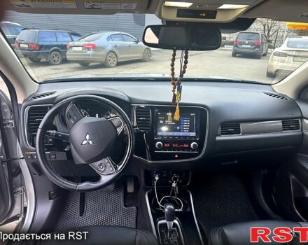 Серый Мицубиси Аутлендер, объемом двигателя 2.4 л и пробегом 115 тыс. км за 17000 $, фото 7 на Automoto.ua