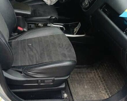 Серый Мицубиси Аутлендер, объемом двигателя 2.35 л и пробегом 100 тыс. км за 5500 $, фото 2 на Automoto.ua