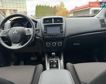 Серый Мицубиси Аутлендер, объемом двигателя 2 л и пробегом 45 тыс. км за 14000 $, фото 31 на Automoto.ua