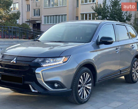 Серый Мицубиси Аутлендер, объемом двигателя 2.4 л и пробегом 133 тыс. км за 16000 $, фото 2 на Automoto.ua