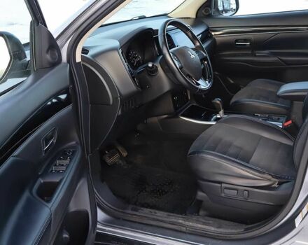 Сірий Міцубісі Аутлендер, об'ємом двигуна 2.4 л та пробігом 38 тис. км за 9300 $, фото 7 на Automoto.ua
