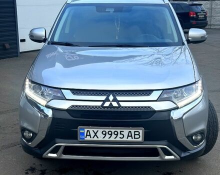 Серый Мицубиси Аутлендер, объемом двигателя 2.4 л и пробегом 115 тыс. км за 17000 $, фото 1 на Automoto.ua