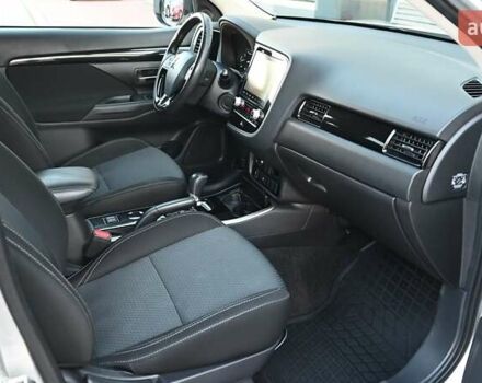 Серый Мицубиси Аутлендер, объемом двигателя 2 л и пробегом 92 тыс. км за 17981 $, фото 5 на Automoto.ua