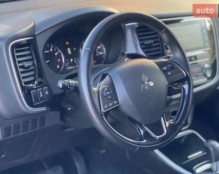 Серый Мицубиси Аутлендер, объемом двигателя 2.4 л и пробегом 133 тыс. км за 16000 $, фото 3 на Automoto.ua