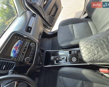 Серый Мицубиси Аутлендер, объемом двигателя 2.36 л и пробегом 123 тыс. км за 22000 $, фото 12 на Automoto.ua