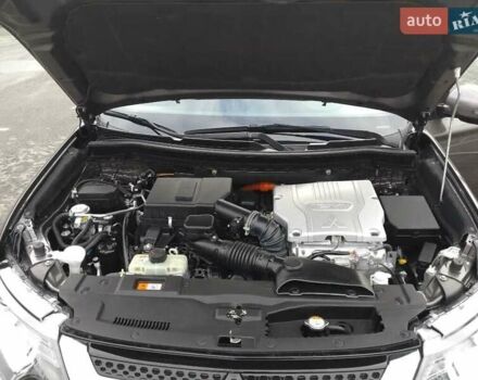 Серый Мицубиси Аутлендер, объемом двигателя 2 л и пробегом 63 тыс. км за 23000 $, фото 3 на Automoto.ua