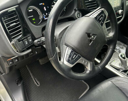 Серый Мицубиси Аутлендер, объемом двигателя 2 л и пробегом 80 тыс. км за 21800 $, фото 27 на Automoto.ua