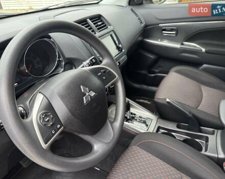 Серый Мицубиси Аутлендер, объемом двигателя 2 л и пробегом 45 тыс. км за 14000 $, фото 24 на Automoto.ua
