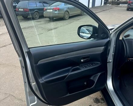 Серый Мицубиси Аутлендер, объемом двигателя 2.4 л и пробегом 115 тыс. км за 17000 $, фото 8 на Automoto.ua