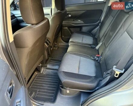 Серый Мицубиси Аутлендер, объемом двигателя 2.36 л и пробегом 136 тыс. км за 14900 $, фото 13 на Automoto.ua