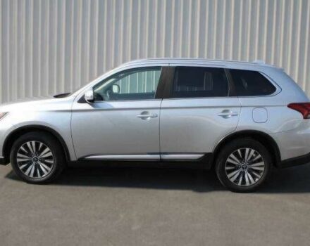 Мицубиси Аутлендер 2020 в Черкассах на Automoto.ua Серый Мицубиси Аутлендер, объемом двигателя 2.4 л и пробегом 68 тыс. км за 13000 $, фото 2 на Automoto.ua