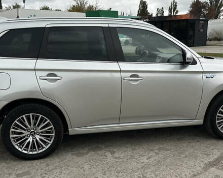 Сірий Міцубісі Аутлендер, об'ємом двигуна 2.36 л та пробігом 179 тис. км за 24950 $, фото 6 на Automoto.ua