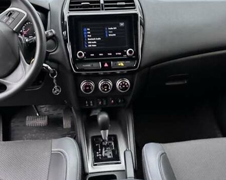 Серый Мицубиси Аутлендер, объемом двигателя 2 л и пробегом 70 тыс. км за 16899 $, фото 21 на Automoto.ua