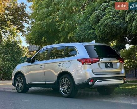 Серый Мицубиси Аутлендер, объемом двигателя 2.4 л и пробегом 80 тыс. км за 15900 $, фото 7 на Automoto.ua
