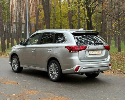 Серый Мицубиси Аутлендер, объемом двигателя 2.36 л и пробегом 179 тыс. км за 24900 $, фото 2 на Automoto.ua