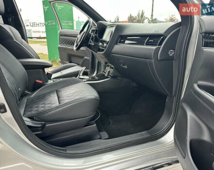 Сірий Міцубісі Аутлендер, об'ємом двигуна 2.36 л та пробігом 179 тис. км за 24950 $, фото 35 на Automoto.ua