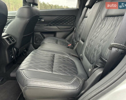 Сірий Міцубісі Аутлендер, об'ємом двигуна 2.36 л та пробігом 179 тис. км за 24950 $, фото 20 на Automoto.ua