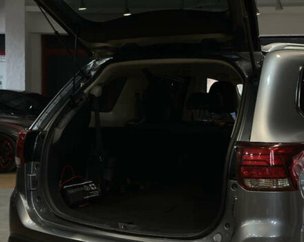 Серый Мицубиси Аутлендер, объемом двигателя 2.36 л и пробегом 130 тыс. км за 17300 $, фото 13 на Automoto.ua