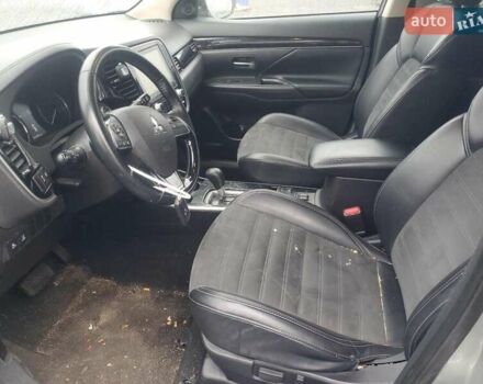 Серый Мицубиси Аутлендер, объемом двигателя 2.36 л и пробегом 112 тыс. км за 2900 $, фото 6 на Automoto.ua