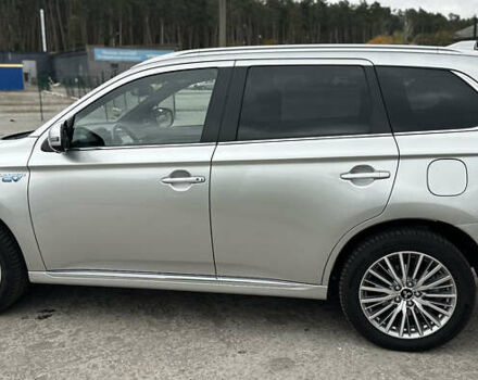 Сірий Міцубісі Аутлендер, об'ємом двигуна 2.36 л та пробігом 179 тис. км за 24950 $, фото 10 на Automoto.ua