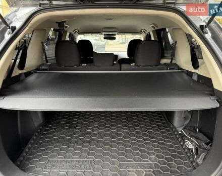 Серый Мицубиси Аутлендер, объемом двигателя 2.36 л и пробегом 136 тыс. км за 15000 $, фото 14 на Automoto.ua