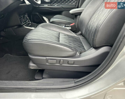 Сірий Міцубісі Аутлендер, об'ємом двигуна 2.36 л та пробігом 179 тис. км за 24950 $, фото 32 на Automoto.ua