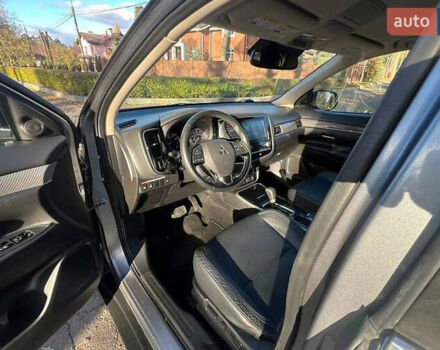 Серый Мицубиси Аутлендер, объемом двигателя 2.4 л и пробегом 120 тыс. км за 23200 $, фото 6 на Automoto.ua