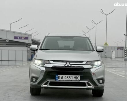 Серый Мицубиси Аутлендер, объемом двигателя 2.4 л и пробегом 24 тыс. км за 27950 $, фото 2 на Automoto.ua