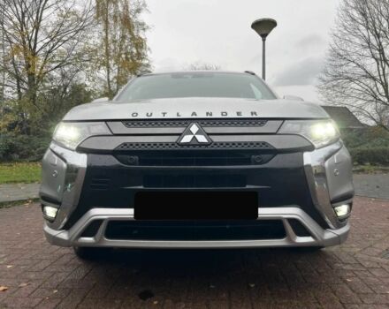 Серый Мицубиси Аутлендер, объемом двигателя 2.4 л и пробегом 49 тыс. км за 13300 $, фото 2 на Automoto.ua