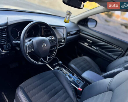 Міцубісі Аутлендер 2020 у Дніпро (Дніпропетровську) на Automoto.ua Сірий Міцубісі Аутлендер, об'ємом двигуна 2.36 л та пробігом 29 тис. км за 25500 $, фото 26 на Automoto.ua