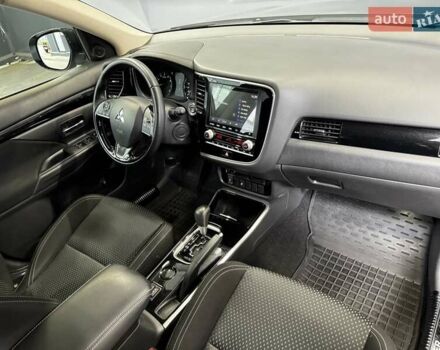 Серый Мицубиси Аутлендер, объемом двигателя 2 л и пробегом 91 тыс. км за 19000 $, фото 37 на Automoto.ua