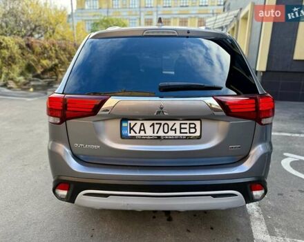 Серый Мицубиси Аутлендер, объемом двигателя 2.36 л и пробегом 136 тыс. км за 14900 $, фото 5 на Automoto.ua