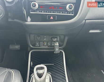 Сірий Міцубісі Аутлендер, об'ємом двигуна 2.36 л та пробігом 179 тис. км за 24950 $, фото 23 на Automoto.ua