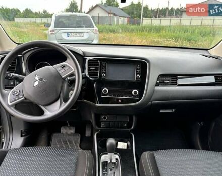 Сірий Міцубісі Аутлендер, об'ємом двигуна 2.36 л та пробігом 91 тис. км за 21150 $, фото 5 на Automoto.ua