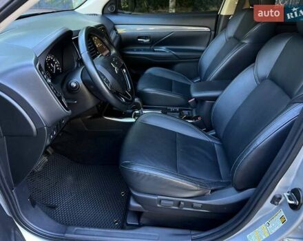 Серый Мицубиси Аутлендер, объемом двигателя 2.4 л и пробегом 80 тыс. км за 15900 $, фото 10 на Automoto.ua