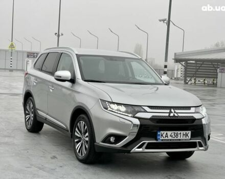 Серый Мицубиси Аутлендер, объемом двигателя 2.4 л и пробегом 24 тыс. км за 27950 $, фото 3 на Automoto.ua