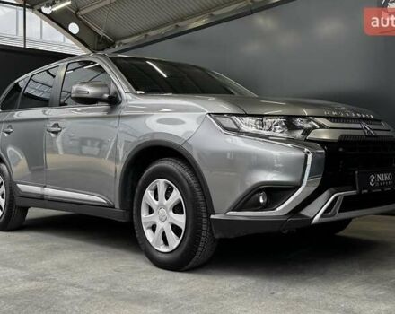 Серый Мицубиси Аутлендер, объемом двигателя 2 л и пробегом 91 тыс. км за 19000 $, фото 4 на Automoto.ua