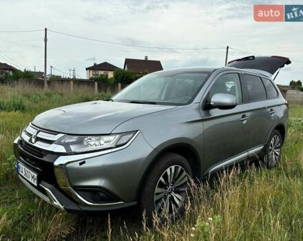 Сірий Міцубісі Аутлендер, об'ємом двигуна 2.36 л та пробігом 91 тис. км за 21150 $, фото 1 на Automoto.ua