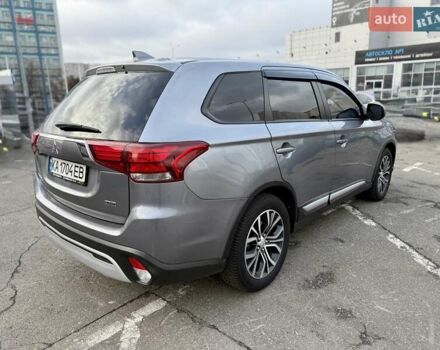 Серый Мицубиси Аутлендер, объемом двигателя 2.36 л и пробегом 136 тыс. км за 15000 $, фото 5 на Automoto.ua