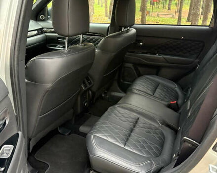 Серый Мицубиси Аутлендер, объемом двигателя 2.36 л и пробегом 179 тыс. км за 24900 $, фото 9 на Automoto.ua