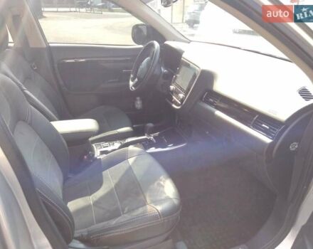 Серый Мицубиси Аутлендер, объемом двигателя 2 л и пробегом 32 тыс. км за 21000 $, фото 7 на Automoto.ua