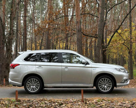 Серый Мицубиси Аутлендер, объемом двигателя 2.36 л и пробегом 179 тыс. км за 24900 $, фото 5 на Automoto.ua