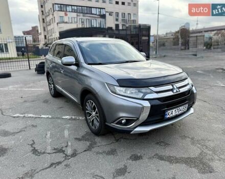 Серый Мицубиси Аутлендер, объемом двигателя 2.36 л и пробегом 136 тыс. км за 15000 $, фото 3 на Automoto.ua