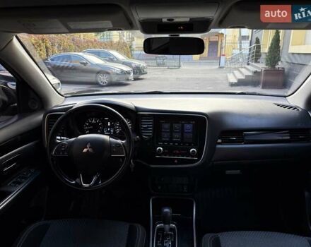 Серый Мицубиси Аутлендер, объемом двигателя 2.36 л и пробегом 136 тыс. км за 15000 $, фото 11 на Automoto.ua