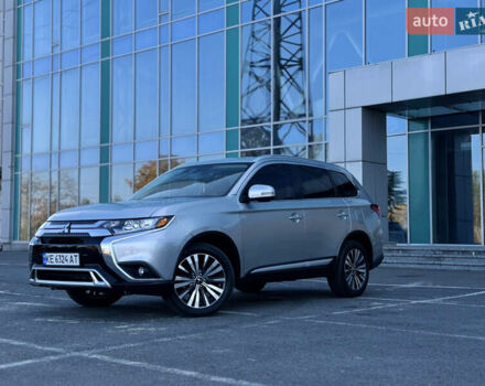 Міцубісі Аутлендер 2020 у Дніпро (Дніпропетровську) на Automoto.ua Сірий Міцубісі Аутлендер, об'ємом двигуна 2.36 л та пробігом 29 тис. км за 25500 $, фото 2 на Automoto.ua