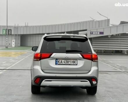 Серый Мицубиси Аутлендер, объемом двигателя 2.4 л и пробегом 24 тыс. км за 27950 $, фото 4 на Automoto.ua