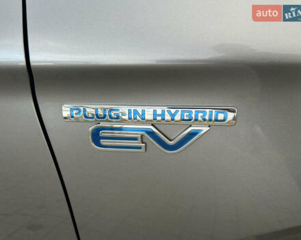 Сірий Міцубісі Аутлендер, об'ємом двигуна 0 л та пробігом 157 тис. км за 25900 $, фото 8 на Automoto.ua