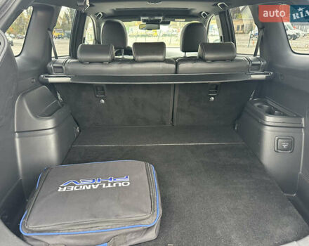 Сірий Міцубісі Аутлендер, об'ємом двигуна 2.36 л та пробігом 179 тис. км за 24950 $, фото 17 на Automoto.ua